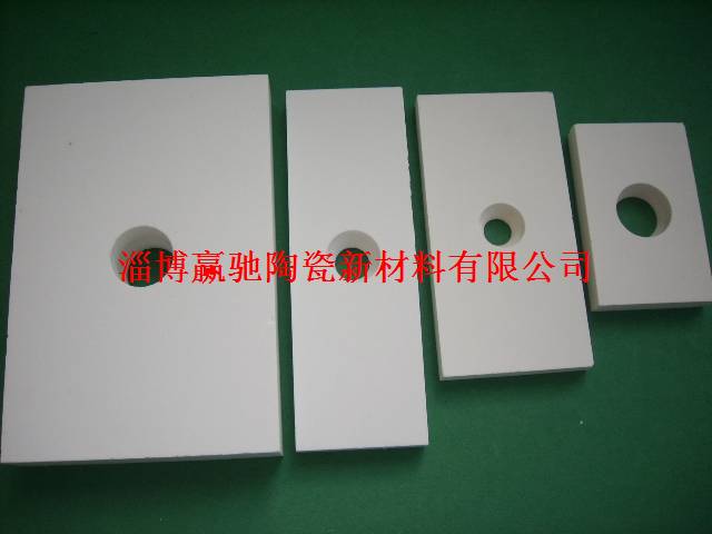 山东厂家供应用于管道内耐酸耐碱耐磨的高纯氧化铝焊接耐磨陶瓷衬板图片