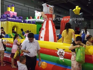 广州市贵州充气蹦床充气闯关玩具江苏卡通厂家