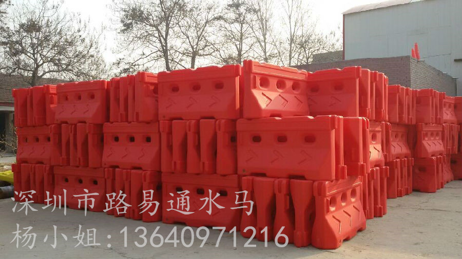 供应吹塑水马-深圳最大的水马厂家-水马生产基地路易通图片