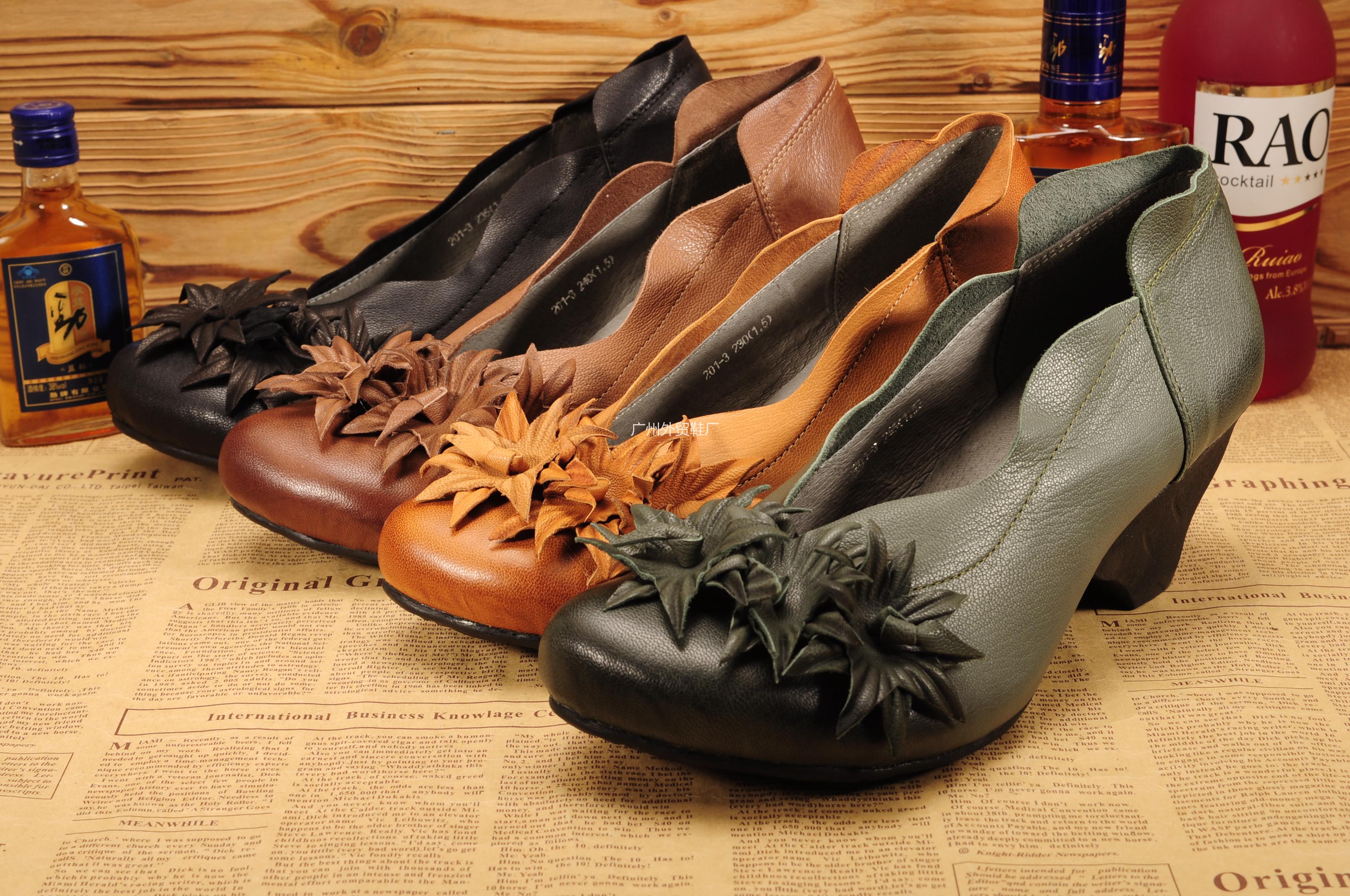 广州女鞋鞋厂批发外贸个性真皮休闲舒适坡跟粗跟中跟女士单鞋皮鞋图片
