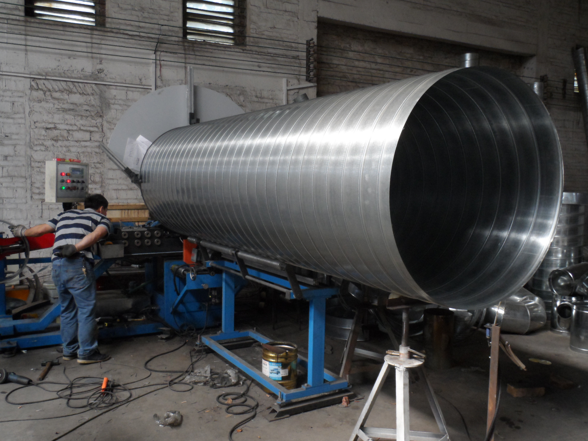 供应镀锌铁皮加工工程所需螺旋风管厂家图片