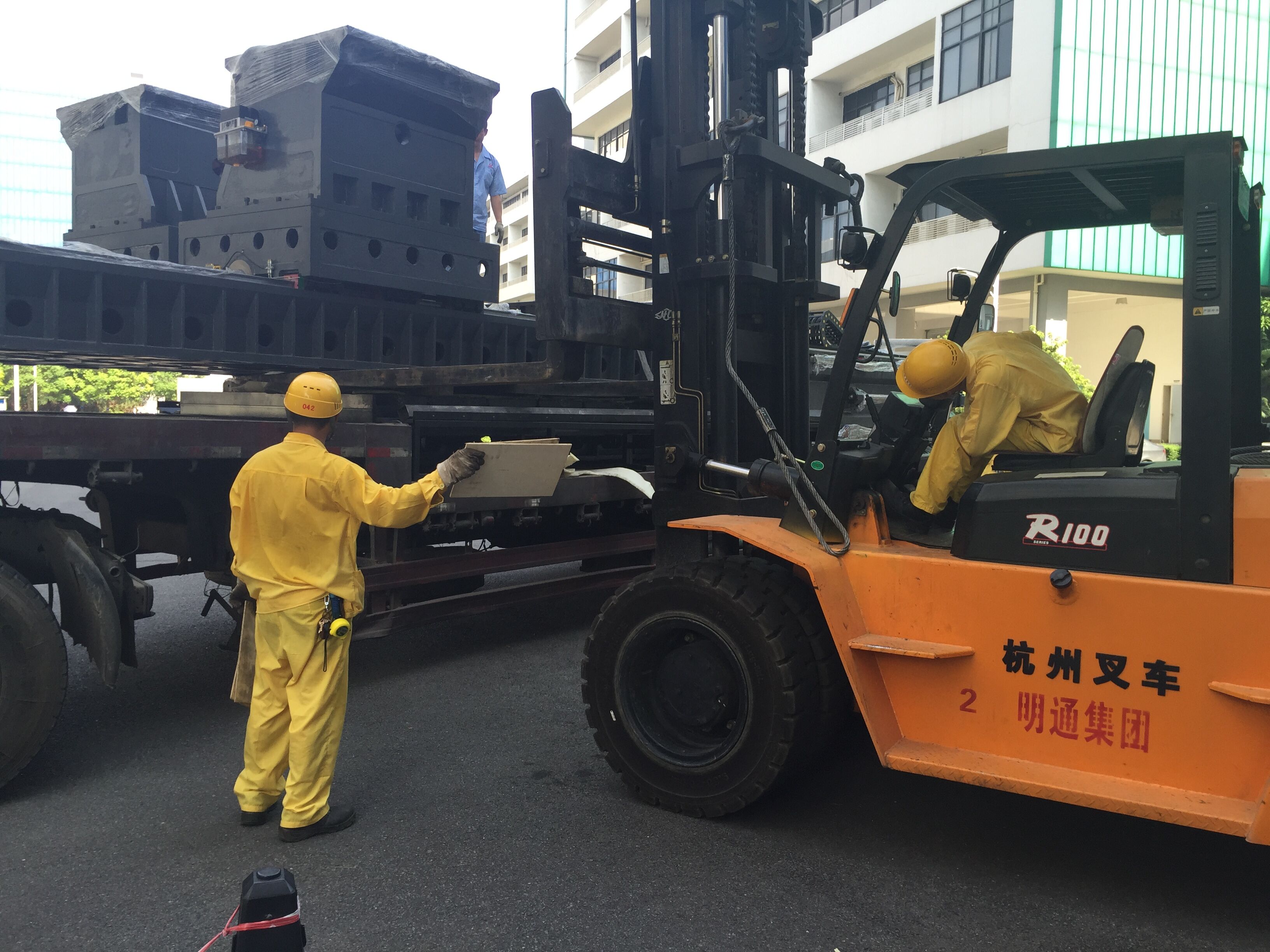 供应广州开发区工厂搬迁服务，设备搬运公司