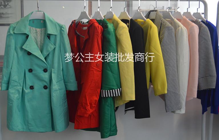 供应杭州品牌折扣女装，保证正品，梦公主品牌尾货批发，服装厂价直销13380111690