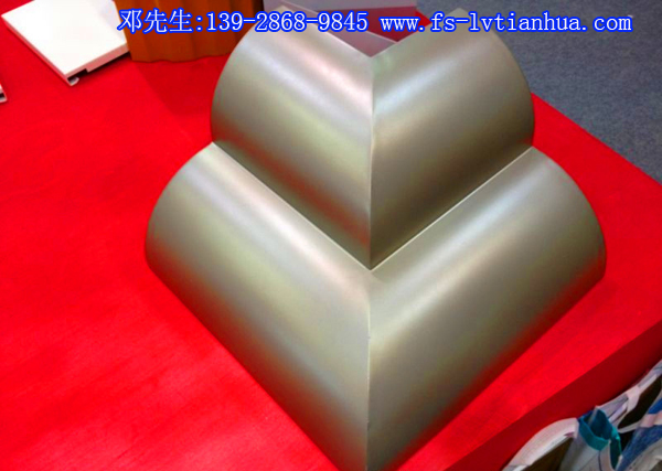 供应木纹铝单板批发价格；请致电13928689845