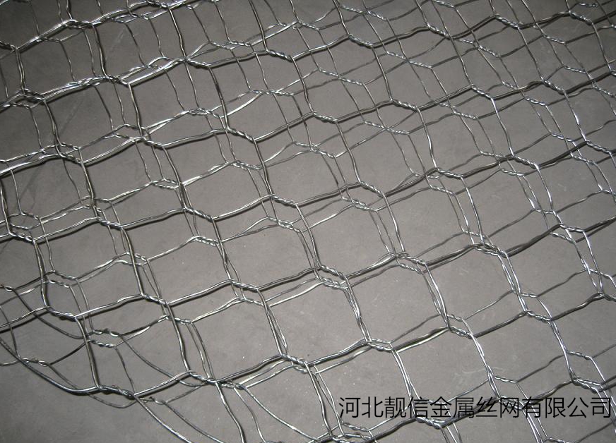 供应用于边坡防护的镀锌包塑石笼网厂家格宾网石笼图片