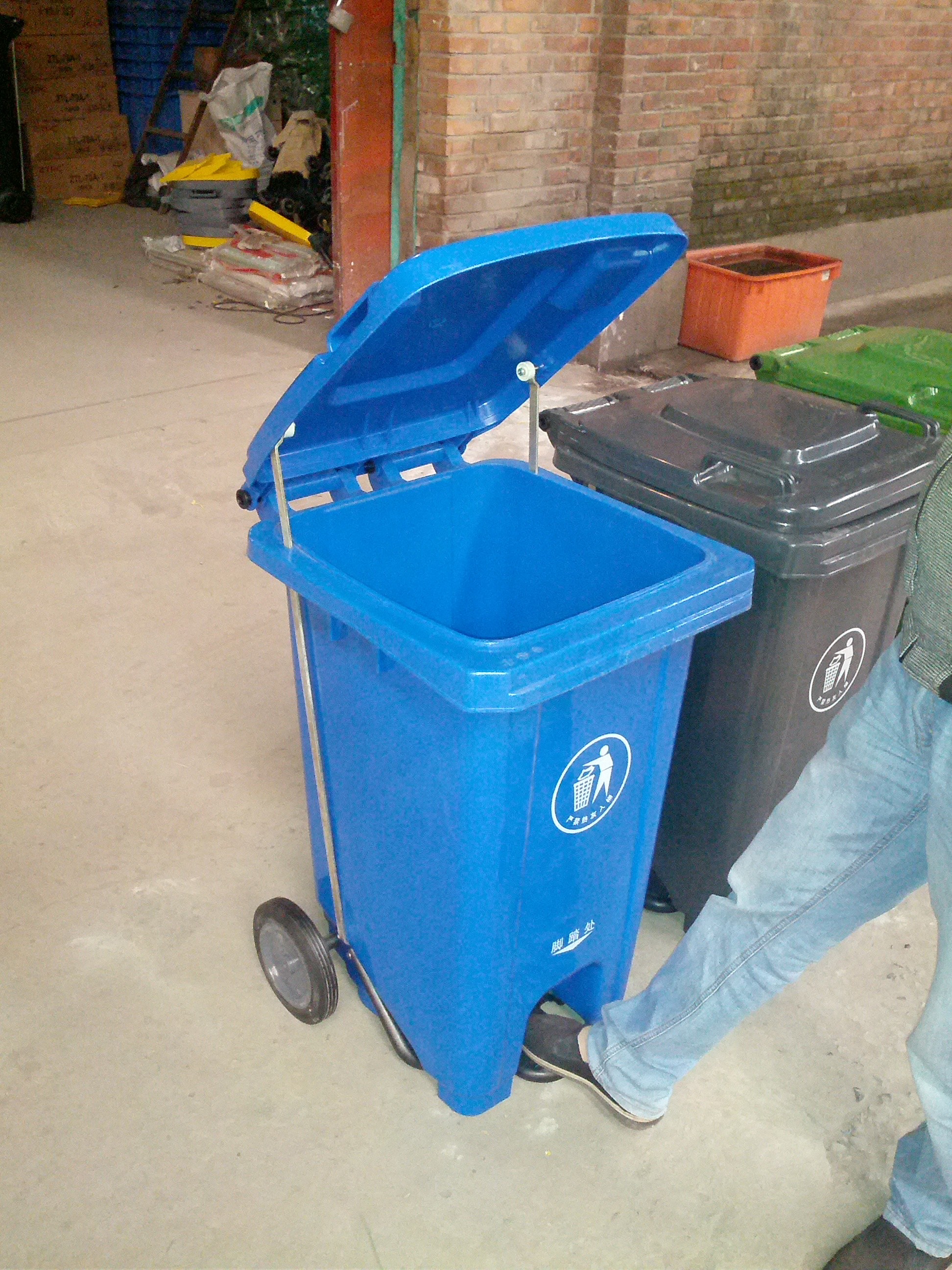 供应赤峰绿洁牌环卫专用塑料垃圾桶
