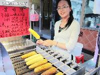 .热销自动烤玉米机台湾自动旋转烤玉米机烤脆皮玉米机器货到付款图片