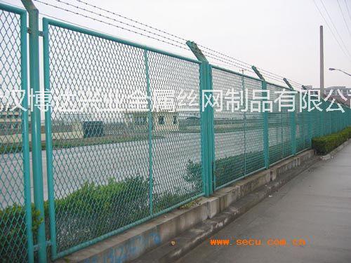 武汉市钢板网护栏厂家供应优质钢板网护栏/500度高温浸塑钢板网护栏厂家