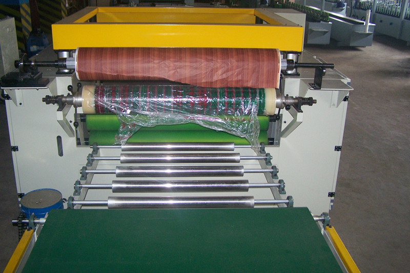 青岛市中纤板贴纸机 大芯板贴面机厂家供应中纤板贴纸机 大芯板贴面机
