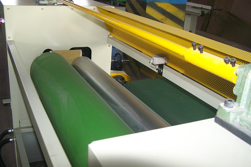 供应密度板贴纸机 免漆板覆膜机 平面板材 贴纸机 胶合板贴面机