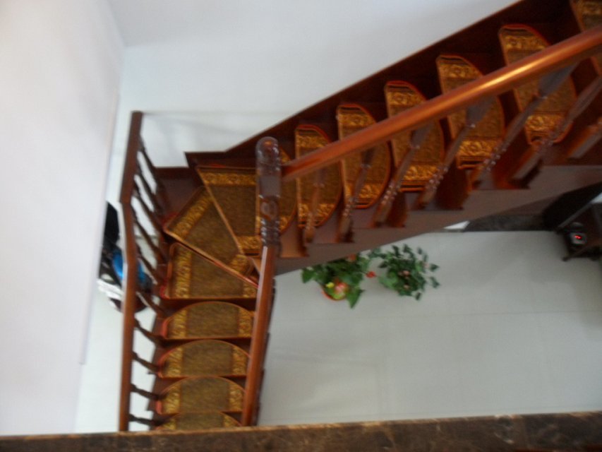 青岛楼梯地毯供应用于旋转楼梯|别墅楼梯|酒店楼梯的青岛楼梯地毯 定做青岛楼梯地毯踏步 青岛楼梯地毯加工 青岛楼梯地毯定制