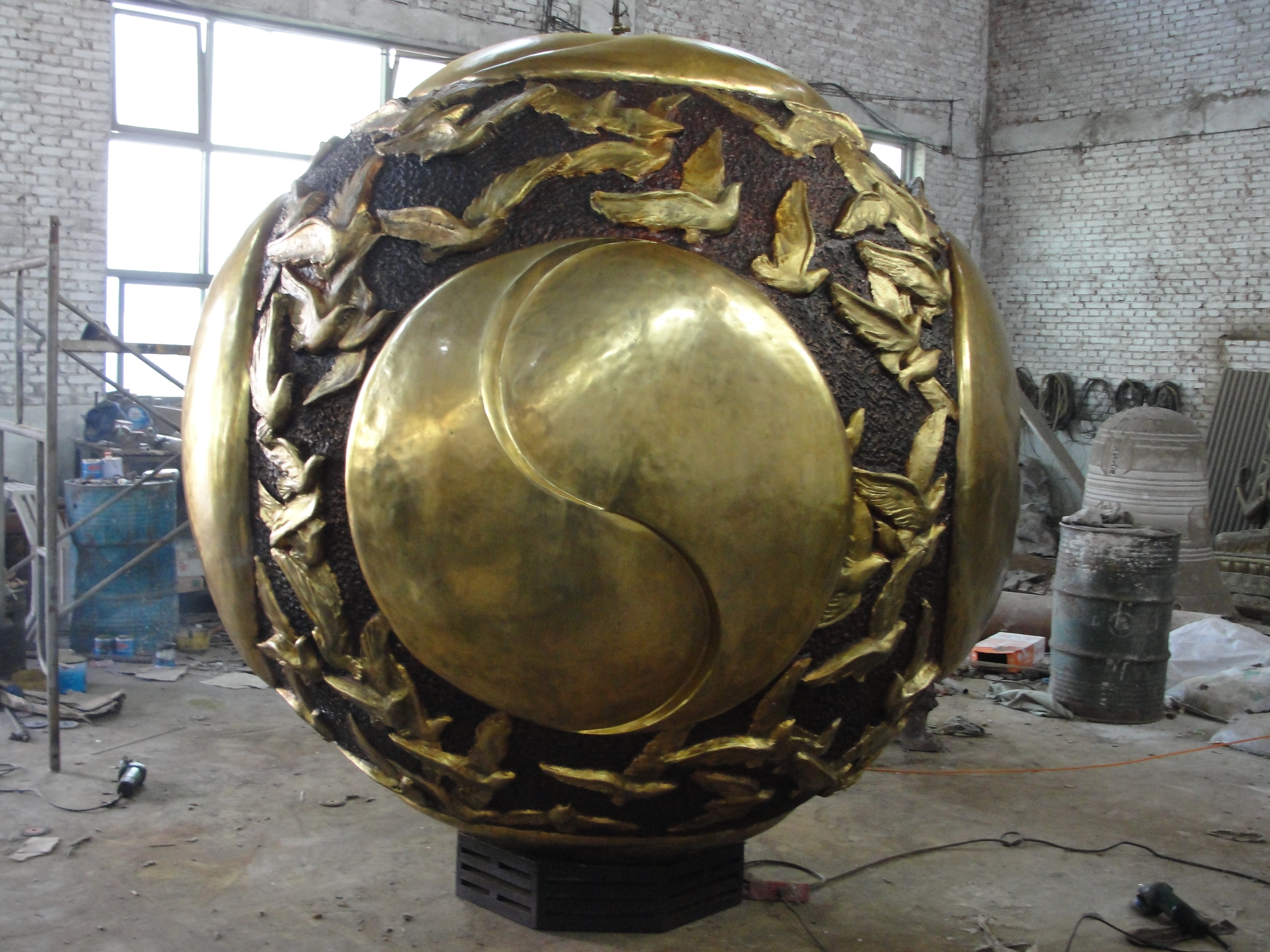 供应用于乔迁的大型铜雕塑2米铸铜球雕塑全国最大直销最低价格批发厂家店庆优惠质量第一图片