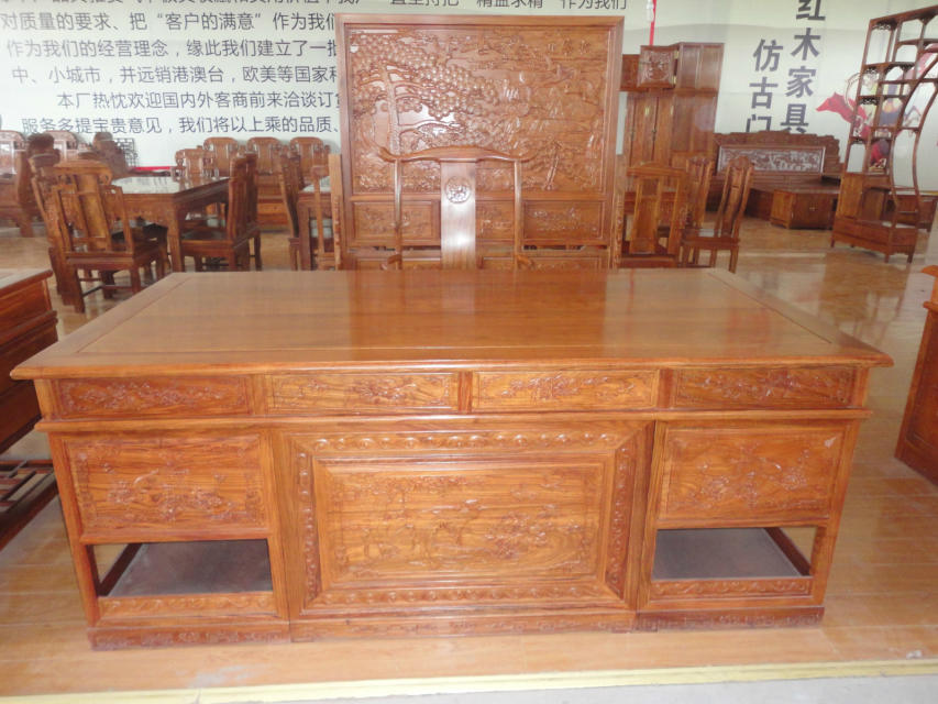 东阳卓瑞红木1.8米花鸟办公桌