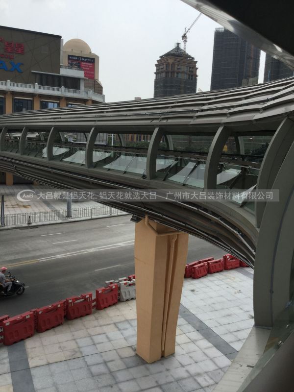 供应用于铝型材方通厂的广东广州拉弧仿木纹铝型材方通厂家