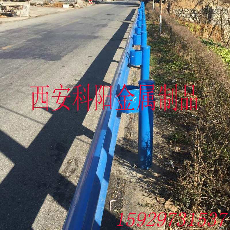 供应用于高速公路护栏的乌鲁木齐高速公路波形护栏厂家安装，乌鲁木齐防撞护栏，镀锌板护栏图片