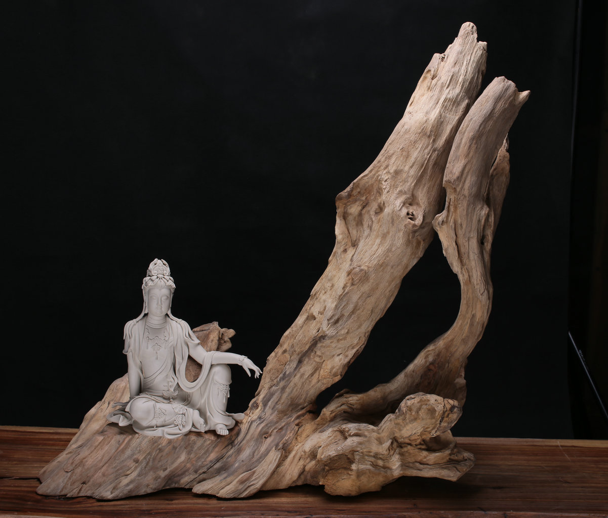 供应原产江西老樟木根雕，配陶瓷公仔，2015热销品