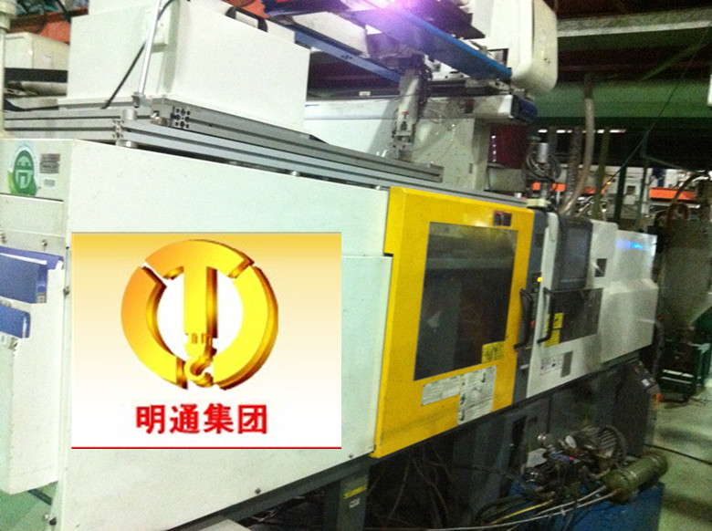 供应用于吊装搬运的河南郑州市注塑机设备吊装搬运图片