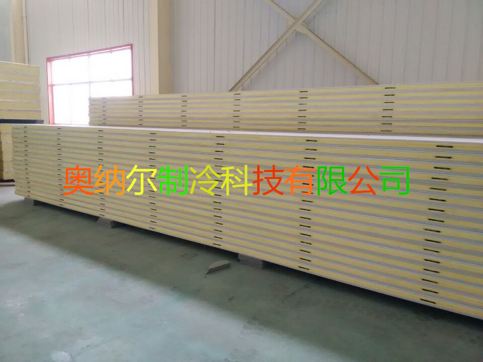 供应用于冷库保温的库板 金属材质聚氨酯夹芯板