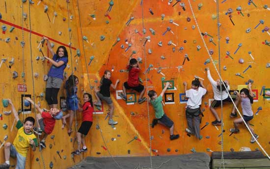 供应室内儿童攀岩-幼儿园攀岩墙-攀岩场射击施工-长沙攀岩工程图片