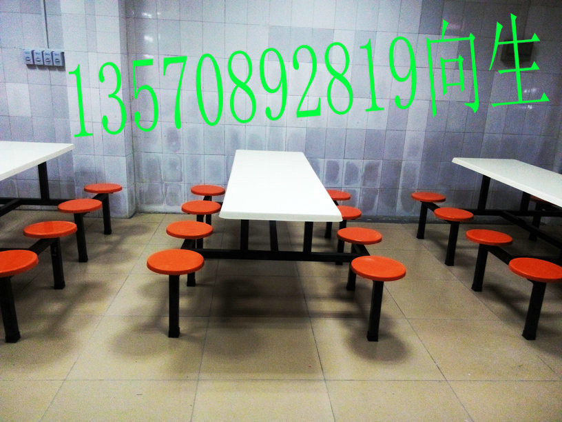 供应厂家批发玻璃钢四人餐桌椅，户外丝印桌子，开孔四人桌子找恒达向先生13570892819
