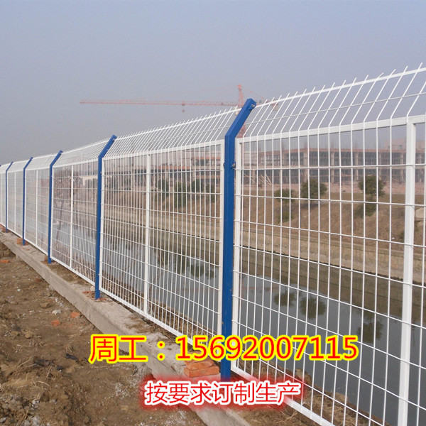 供应用于防护的仓库护栏网生产安装，广州边框围栏网，农场隔离网