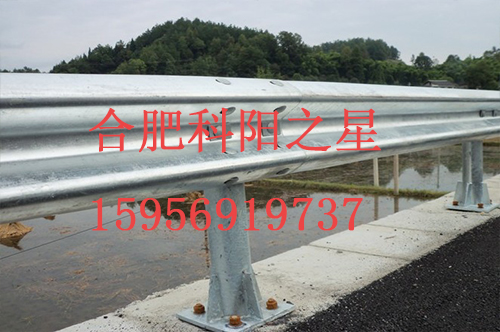 ！供应用于公路防护的淮南波形梁护栏！图片