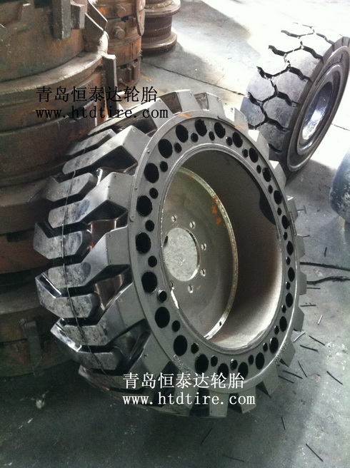 31x10.5-16滑移式装载机实心轮胎