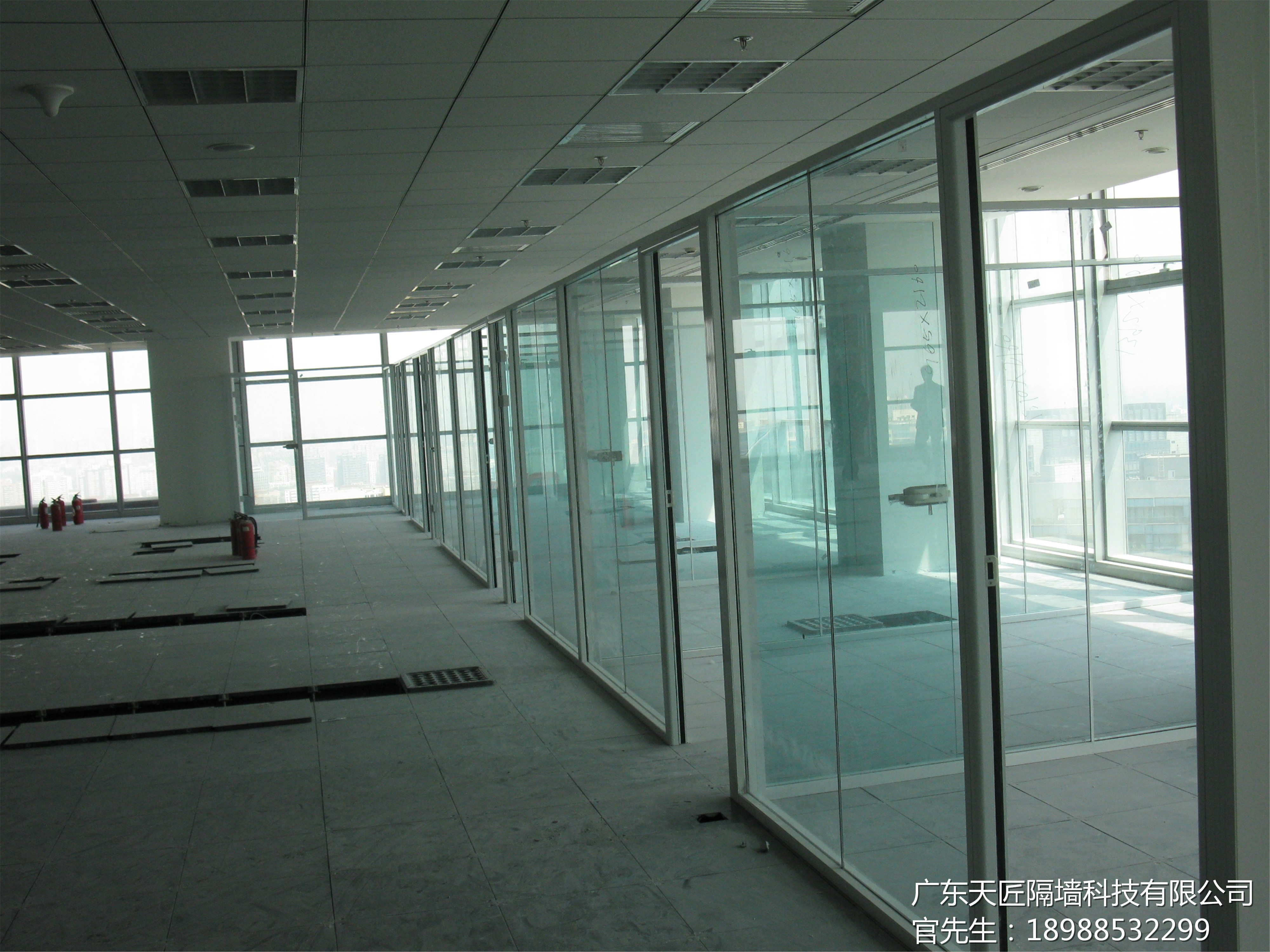 专业供应 广州办公高隔间，耐火防火，隔间系统全部由金结构组成，玻璃、彩钢板等材料同样具有防火性，隔间系统