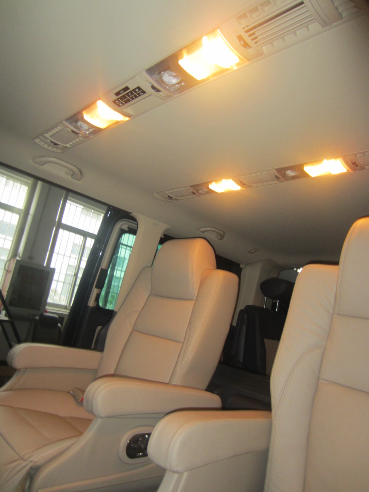 供应用于商务车中巴车的河南商务车改装气氛灯星光顶流星灯