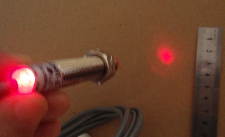 供应M12可见红光点检测透明物体开关