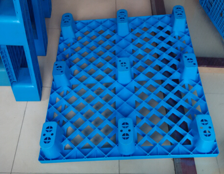 九脚塑料托盘供应九脚塑料托盘,适合仓库防潮垫板使用