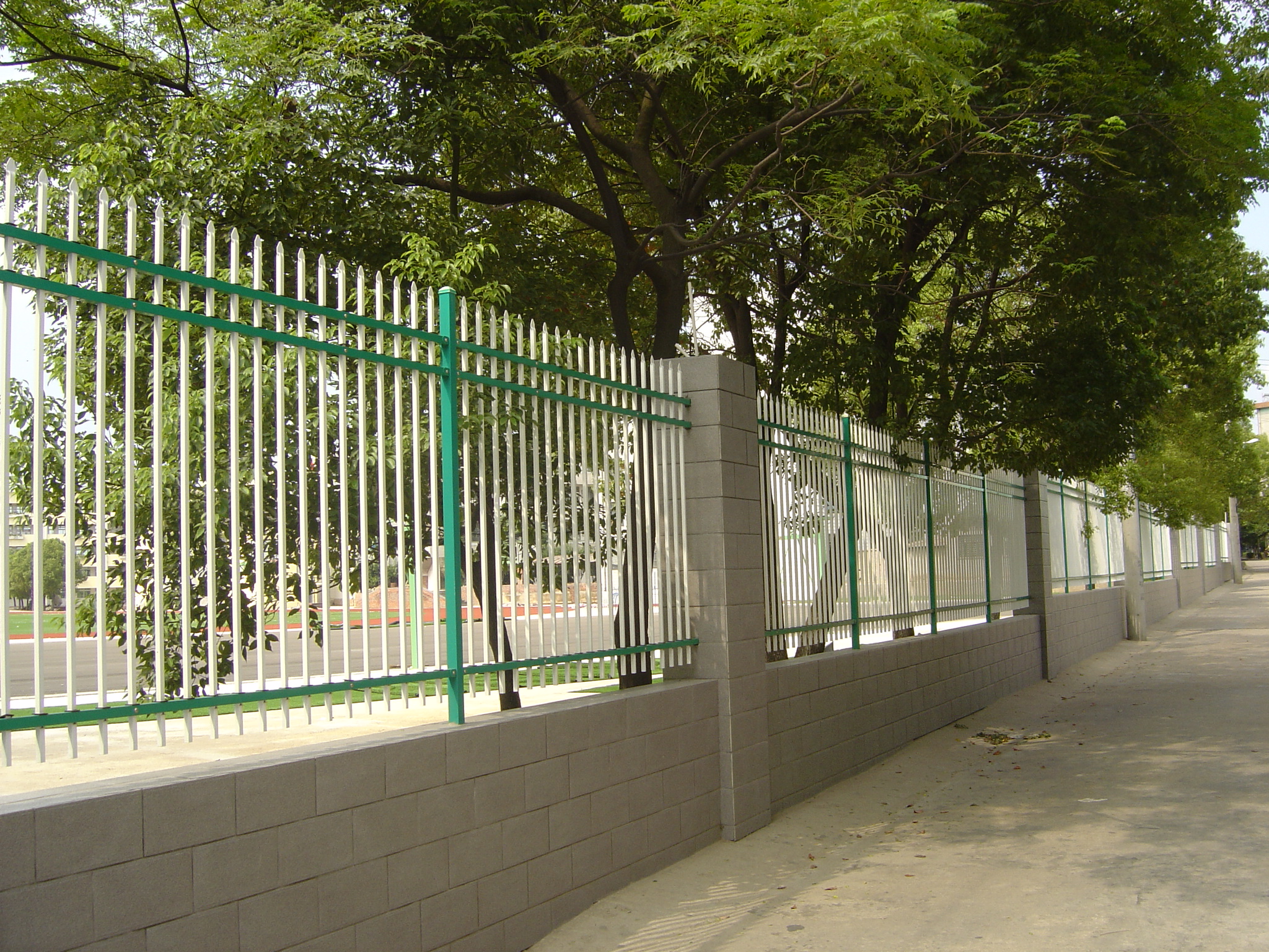供应用于隔离的锌钢组装式栅栏，无焊接