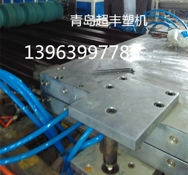供应PVC波浪瓦生产设备 中空波浪瓦机器图片