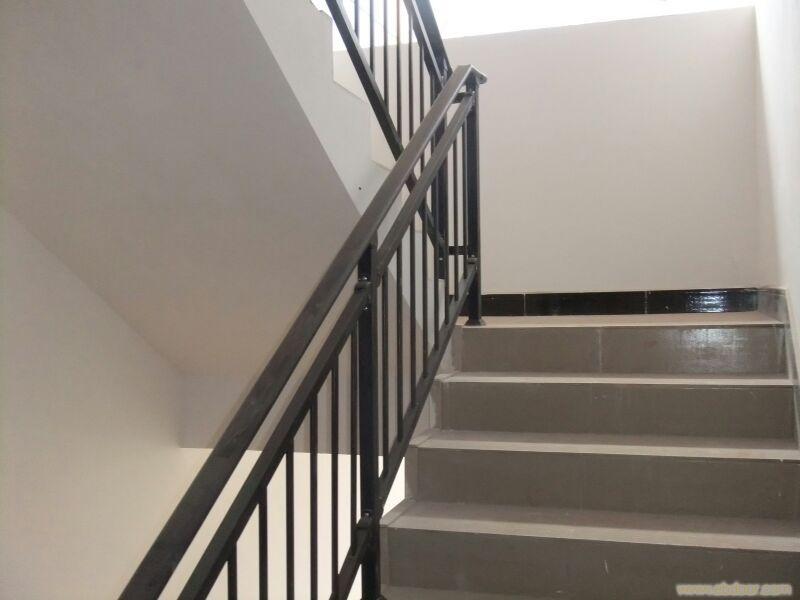 供应用于安全隔离的锌钢喷塑楼梯扶手，烤漆