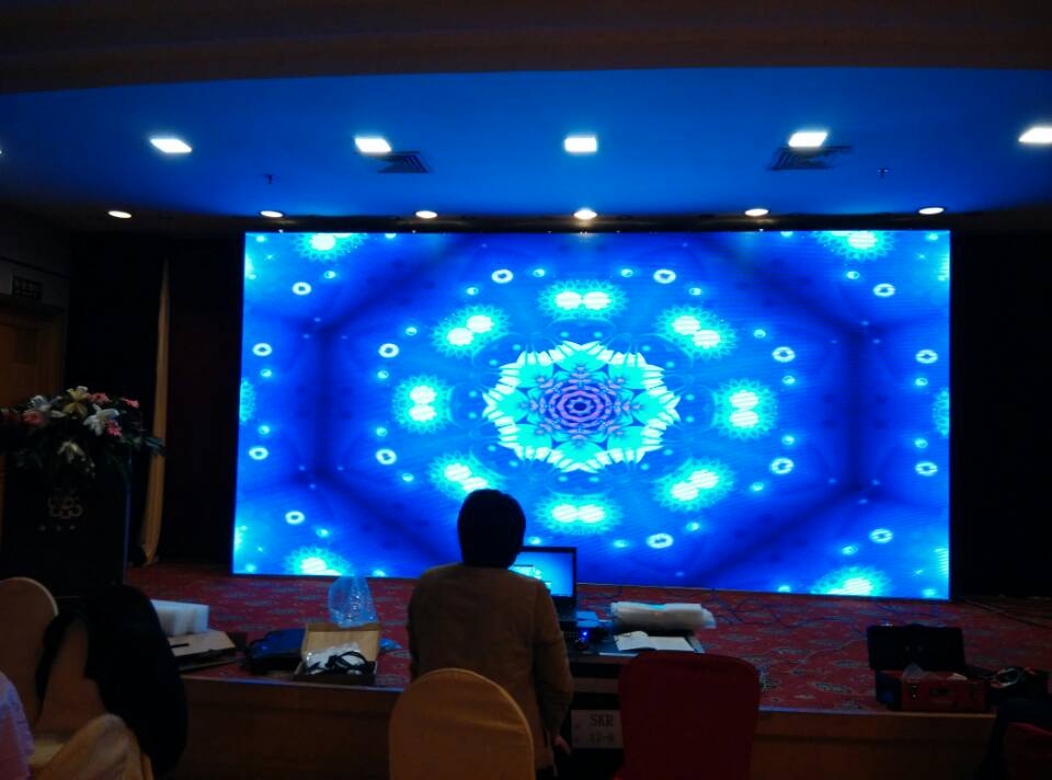 深圳室内P2.5全彩LED显示屏 深圳高清LED显示屏直销图片