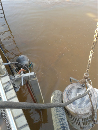 供应苏州水下清淤，污水池清淤专业公司钢板桩围堰切割图片