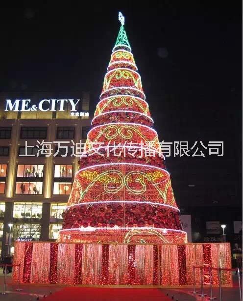 供应江苏圣诞展品圣诞老人/雪人租赁价格/圣诞树定制价格3米到20米/埃菲尔铁塔7米到17米定制价格