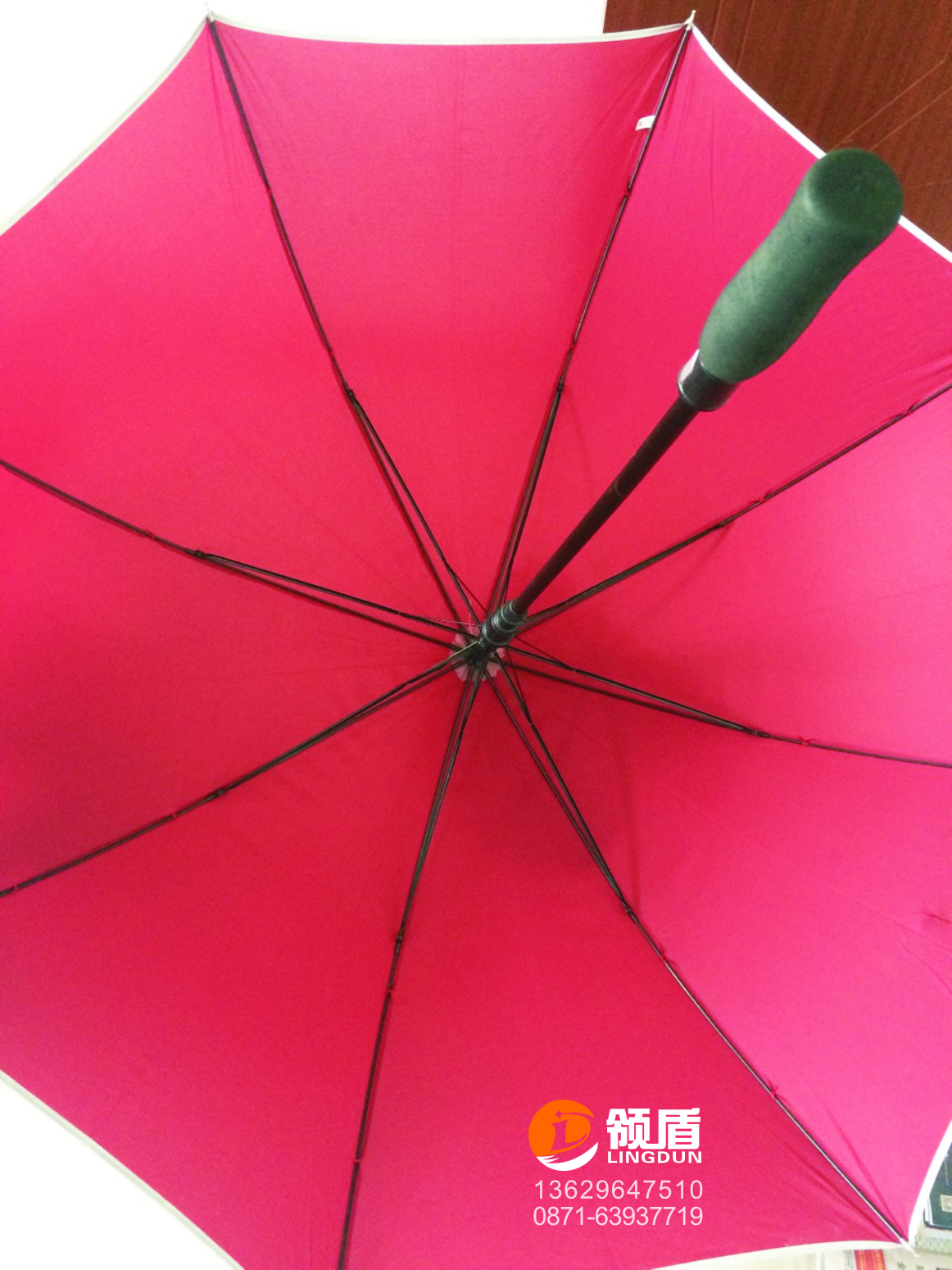 供应昆明广告雨伞订做折叠伞印字批发厂在大商汇图片