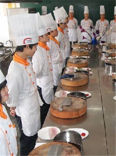 学厨师到河北厨师培训学校,练就精彩人生