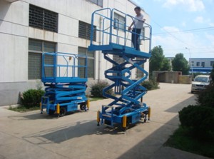 江苏高空作业平台生产厂家剪叉式车载式自行式拖车式高空作业平台图片