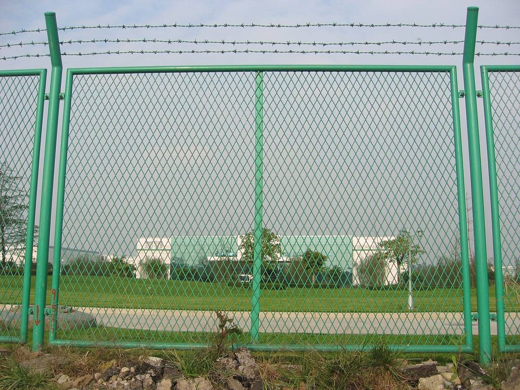 供应用于广泛的球场围栏网厂家直销及安装