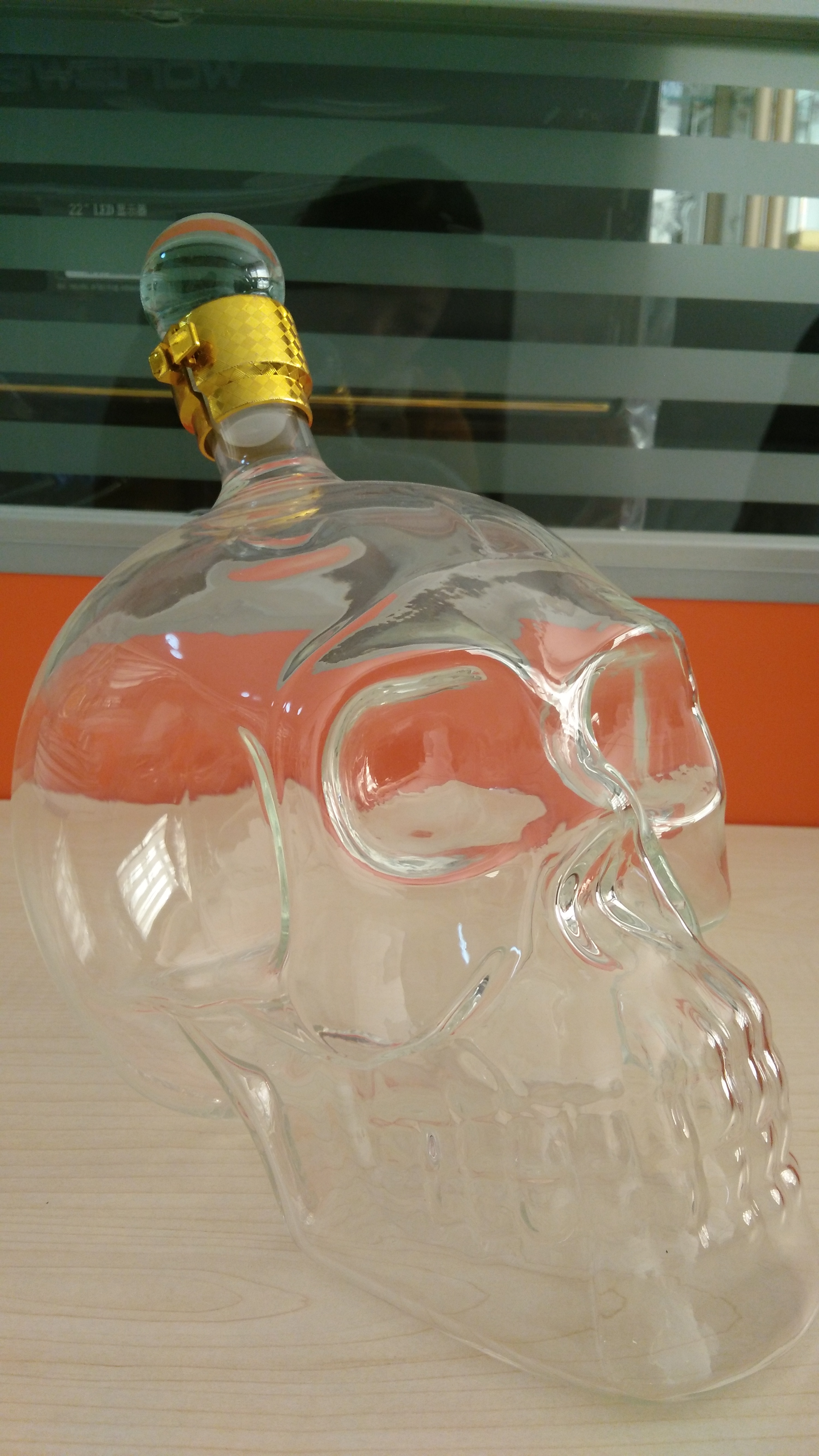 供应用于酒水包装的华企高档异形骷髅工艺玻璃酒瓶三斤各种造型酒瓶大容量泡酒瓶图片