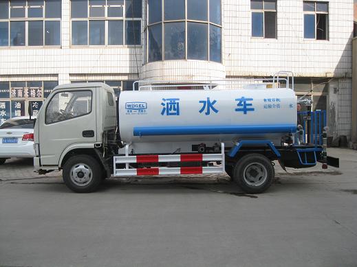 济宁5吨绿化洒水车厂家直销 喷洒车 运水车水罐车