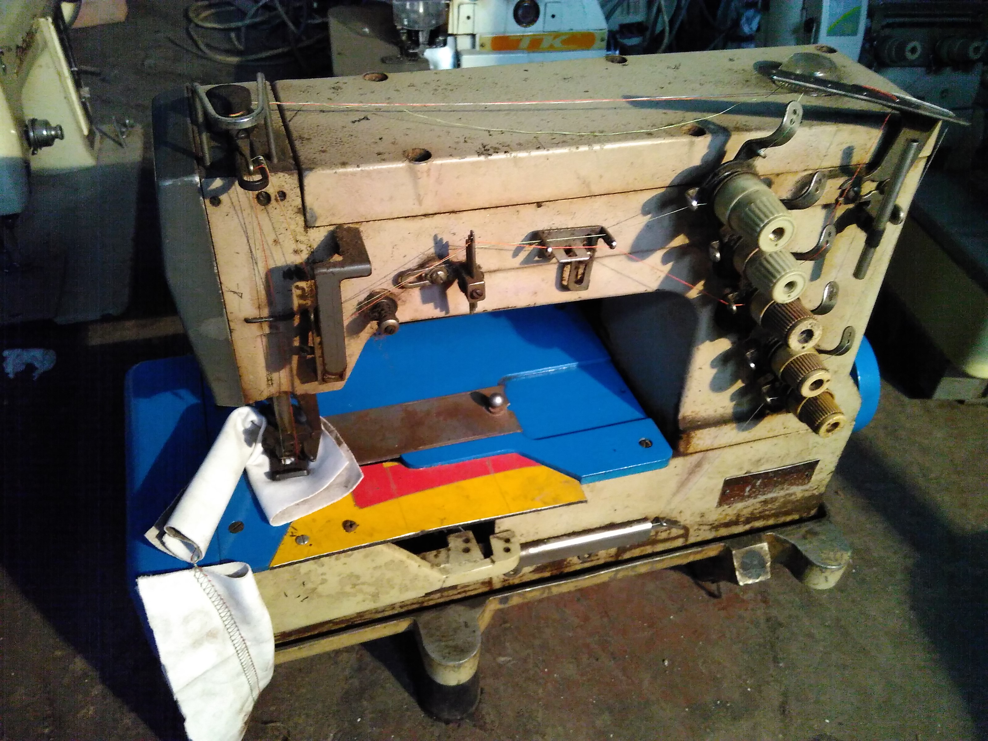 石家庄二手三针五线绷缝机双针机的价格哪里买长期销售缝纫机