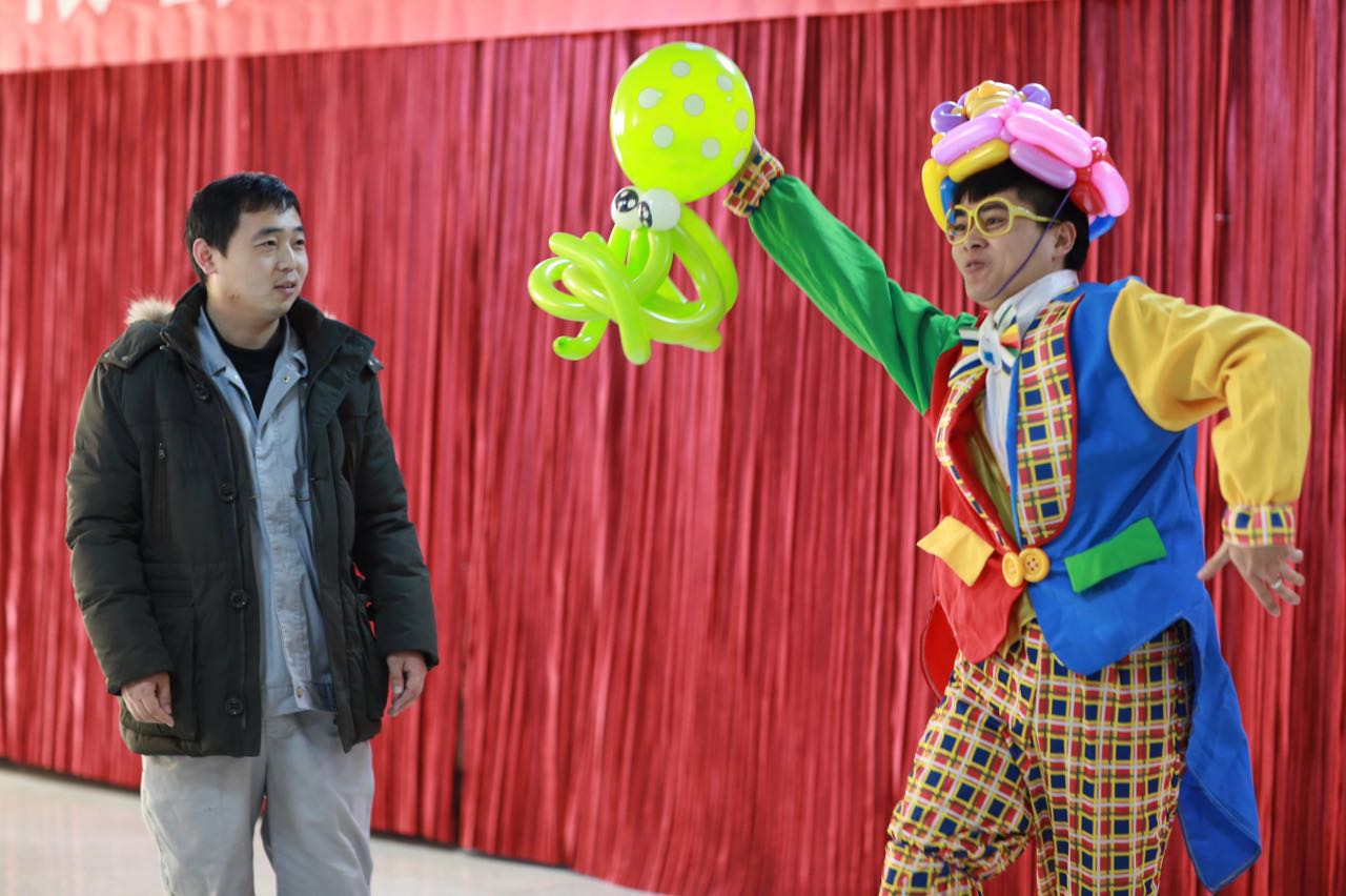 供应小丑气球表演/气球派送，气球装饰，气球求婚，婚房婚礼策划图片