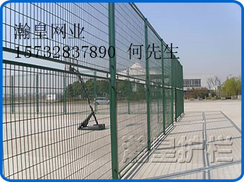 篮球场围栏网|体育场围栏网批发|上海体育场围栏网直销图片