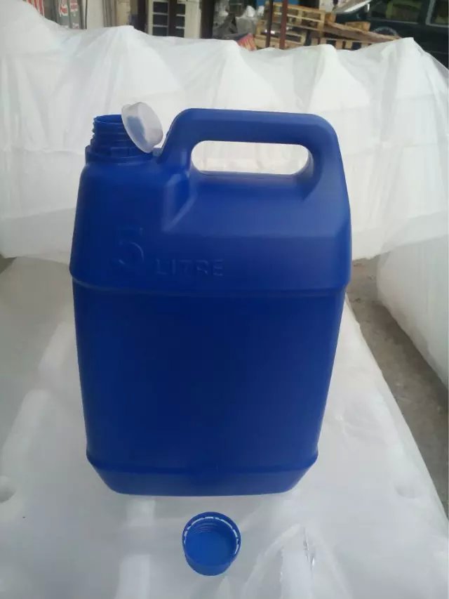 供应广东省5公斤兰色小口化工桶，兰色塑料扁罐，5公斤兰色小口桶，塑料桶