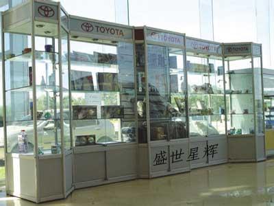 供应北京钛合金展示柜 木质展示柜 精品店展柜图片