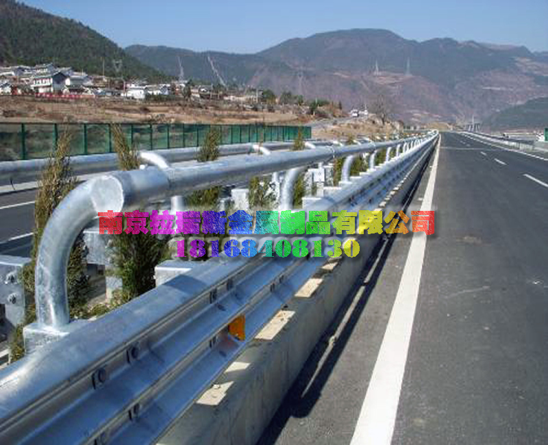 南京市三波变两波高速公路波形护栏板厂家供应三波变两波高速公路波形护栏板