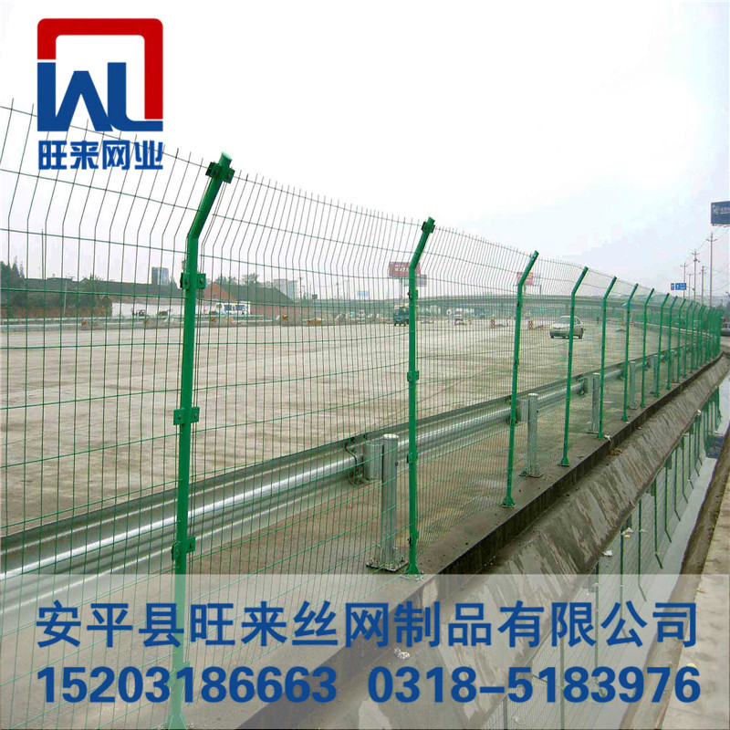 供应用于高速公路防护|小区围栏的双边丝护栏网